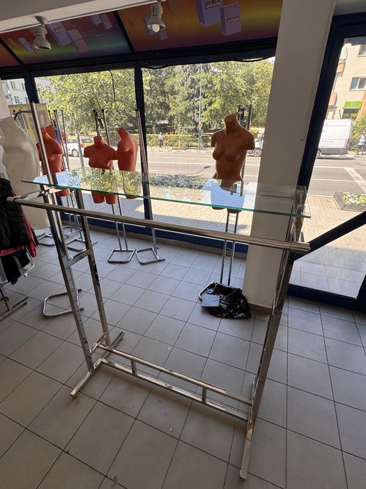 Mobilier magazin second-hand stendere,umerase,busturi