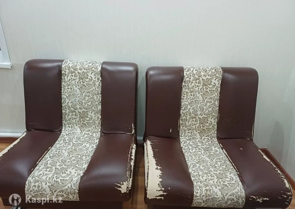 Продам б/у диван и кресла