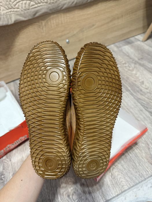 Продам кеды новые