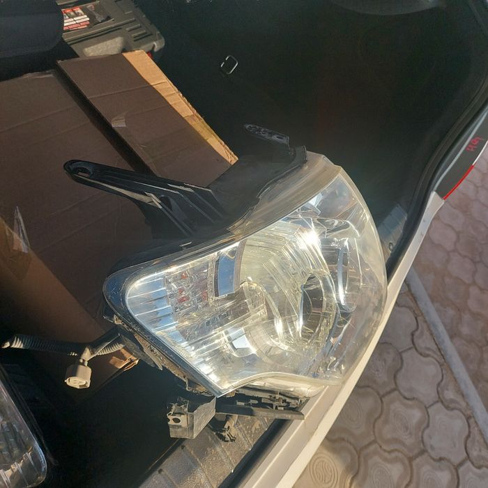 Фары поджеро 4 2007 г.в