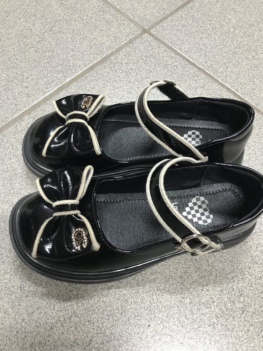 Продам туфли для девочки