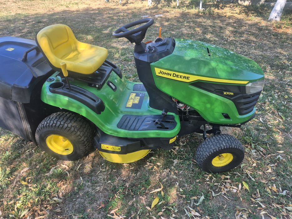 John Deere X117R 2022 Tractoras de tuns iarba