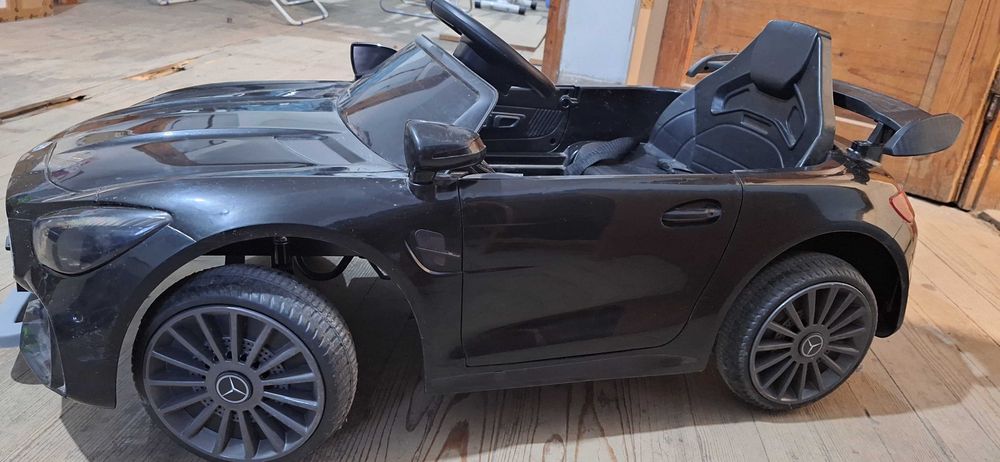 Детска акумулаторна кола