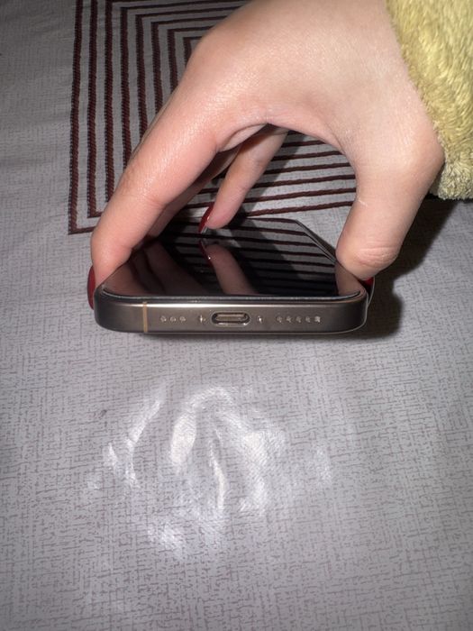 Продаю Iphone 16 pro