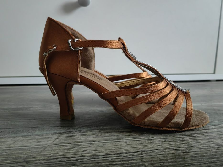 Стилни обувки за танци