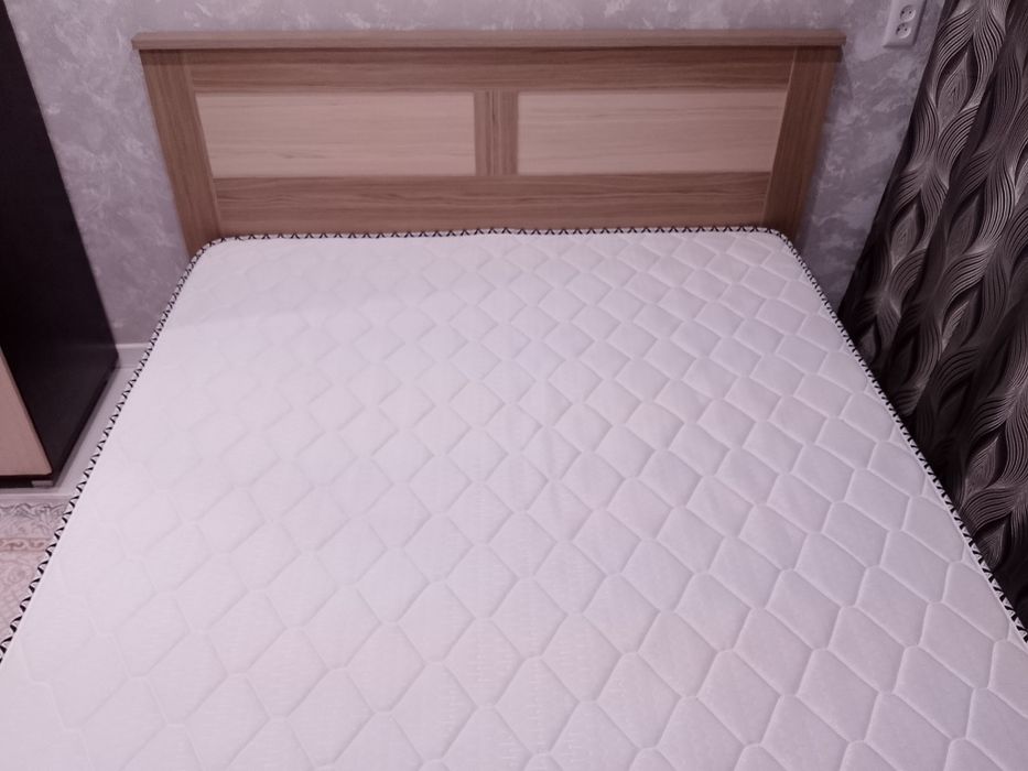 Двух спальное кровать