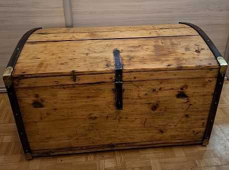 Стари дървени сандъци