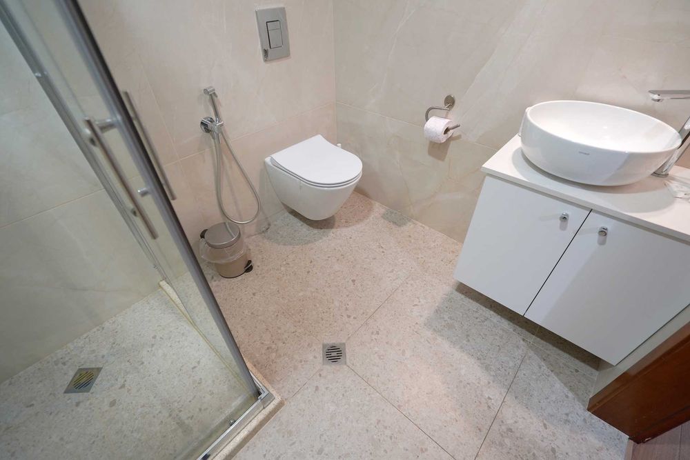 Дава се под наем Тристаен апартамент в Варна, Зимно кино Тракия - 134 кв.м за 999 € - Снимка #16