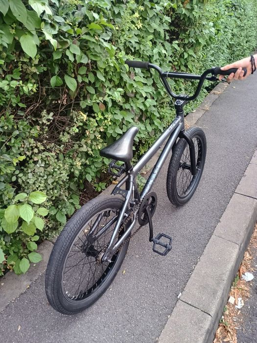 Vând Bicicletă BMX