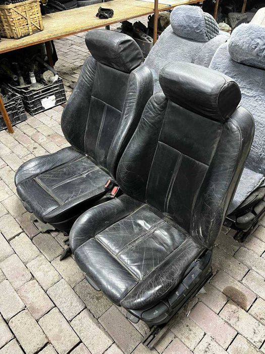 Сиденья черная кожа бмв е39