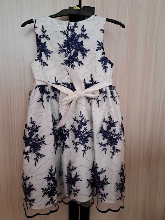 Официална рокла за момичета на 4 г.