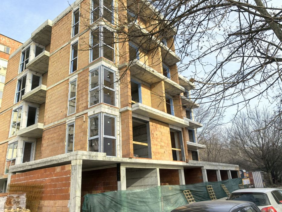 Тристаен тухлен апартамент