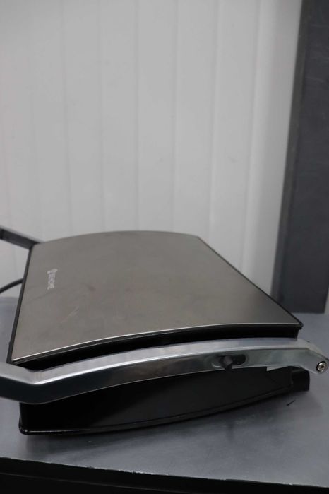 Електрически грил BEHOMEизработен от чугун, , 1800W, с лек ДЕФЕКТ