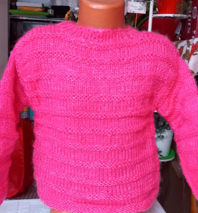 Предлагам красиви нови ръчноплетени детски и бебешки дрешки