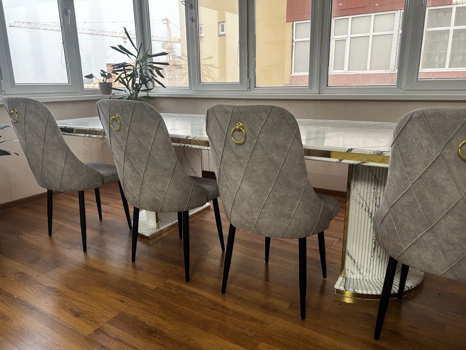 Продаетс обеденный стол со стульями 12 шт.