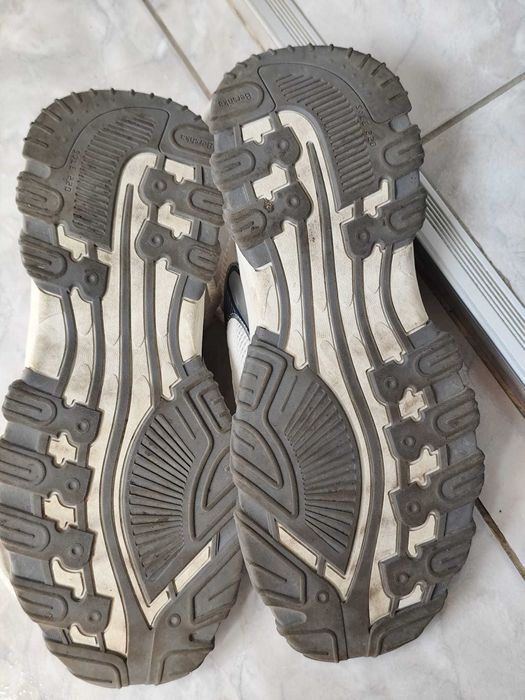 Adidași bărbati Bershka