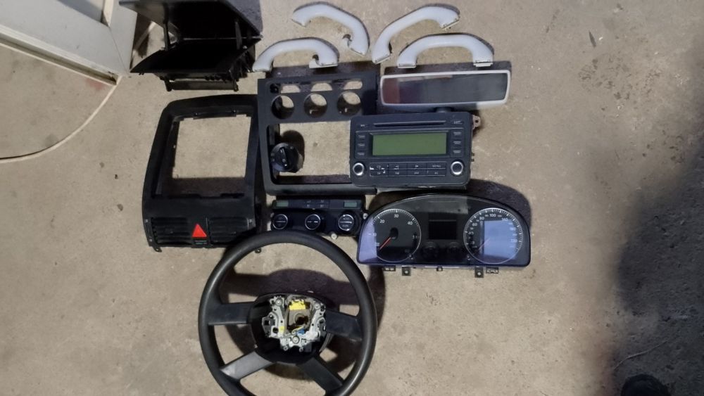 Vând plafon si piese de volzvagen Touran