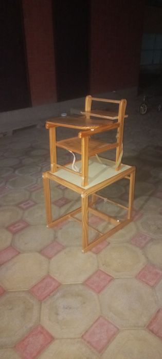 Балаларға арналған орындық. Детский стол.