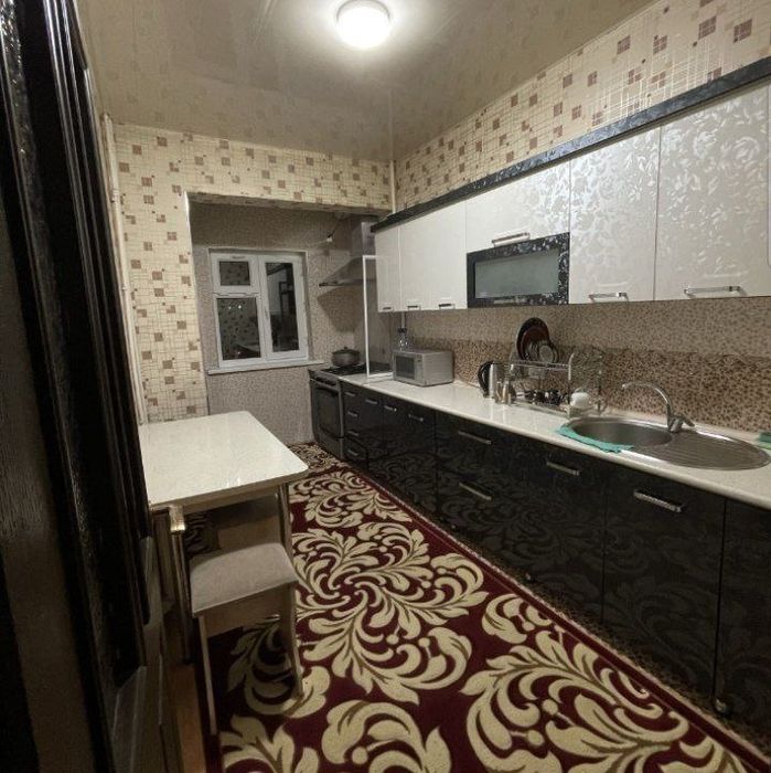 Olmazor tumani alpomish muz saroyi yonida