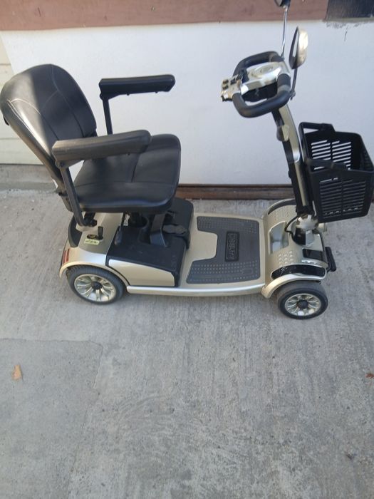 Vând  scuter electric