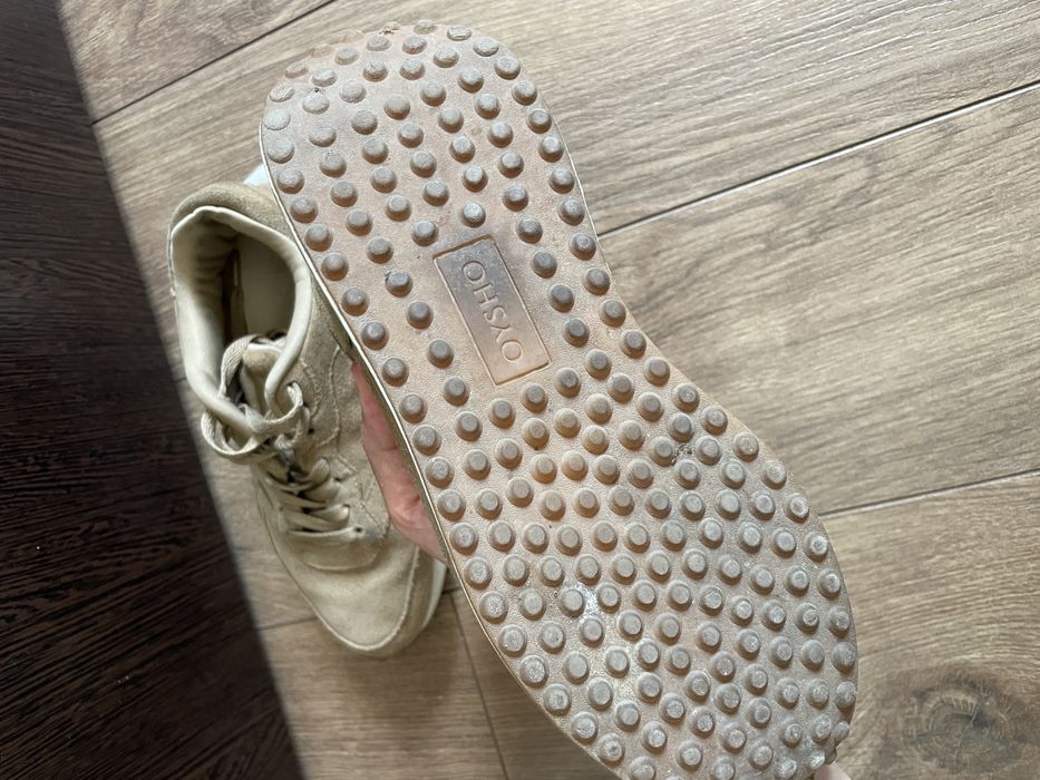 Продам кросы oysho