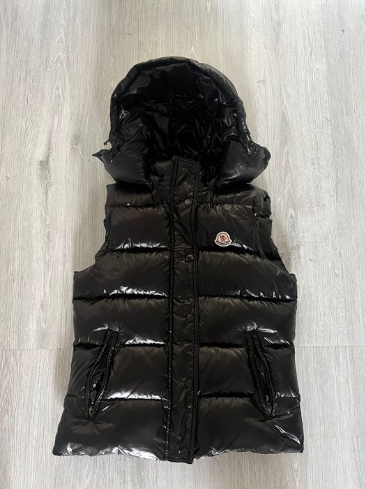 Елек Moncler , Calvin Klein