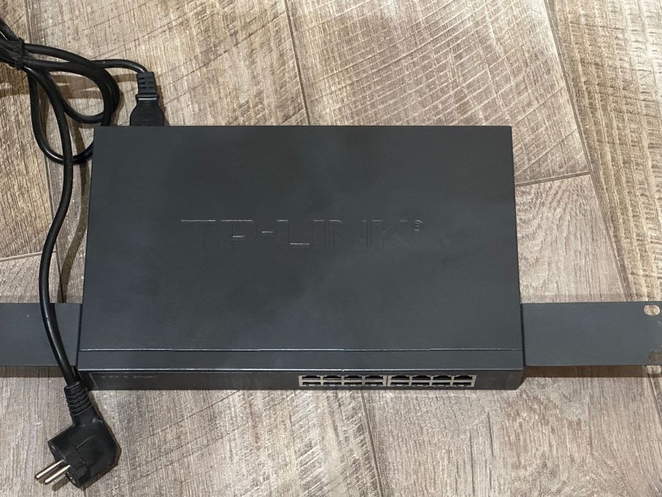 TP-Link TL-SG1016D — 16-портов гигабитов суич.