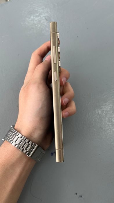 S24 ultra
Экран целый, каме