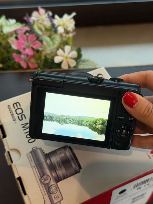 Canon eos m 100