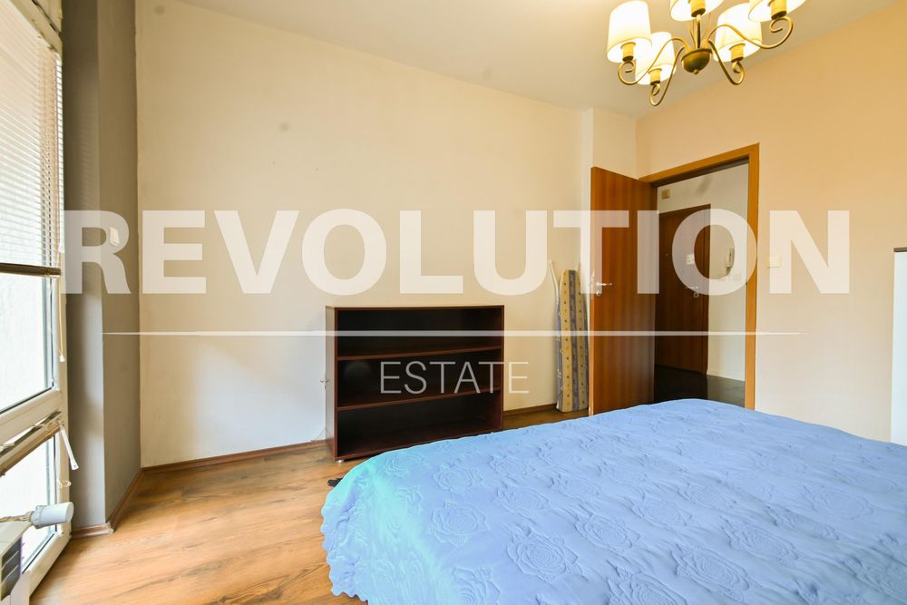 Двустаен апартамент в ж.к. Зона Б-18.