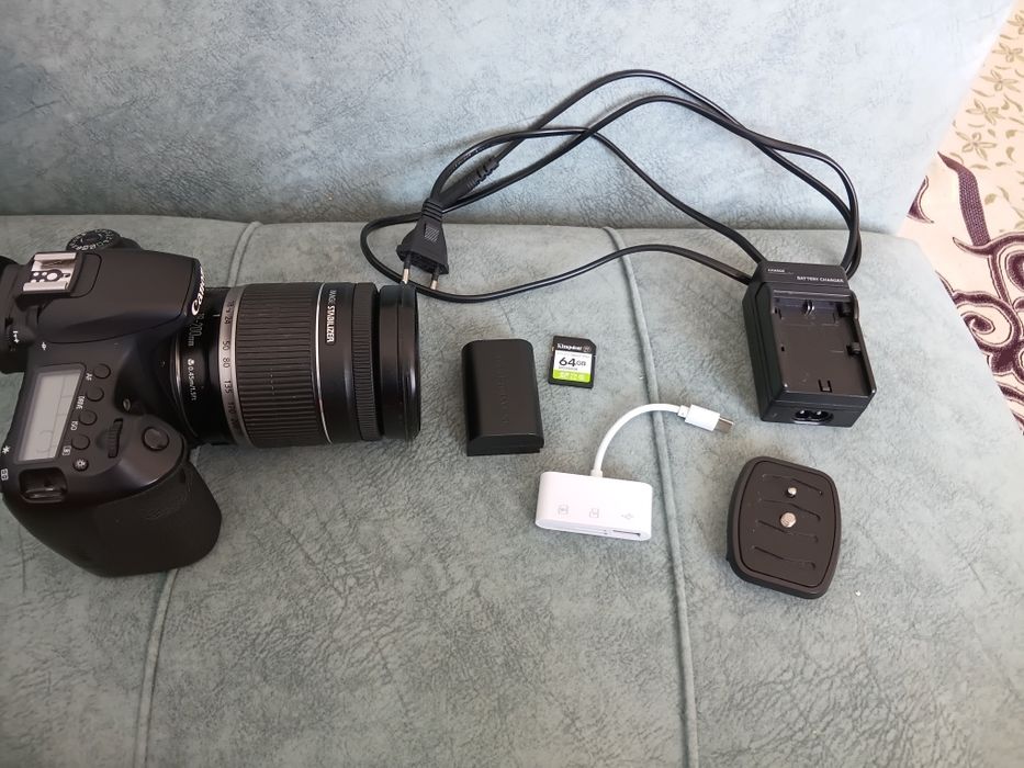 Продам фотоаппарат канон 60D
