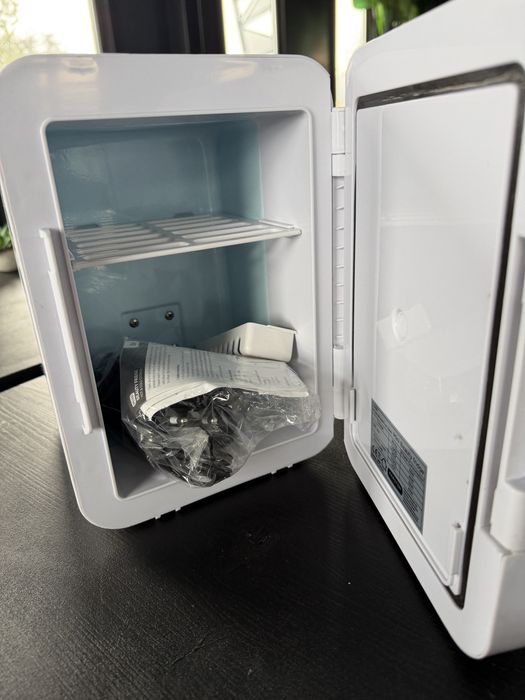 Minifrigider cosmetice