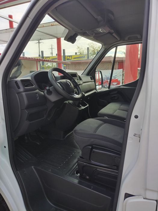 Renault Master înmatriculat recent Roo