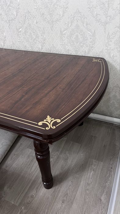 Продам деревянный стол!