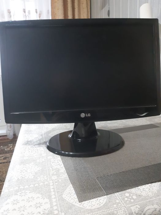 Продам рабочий монитор LG, диагональ 19 дюймов в хорошем состоянии