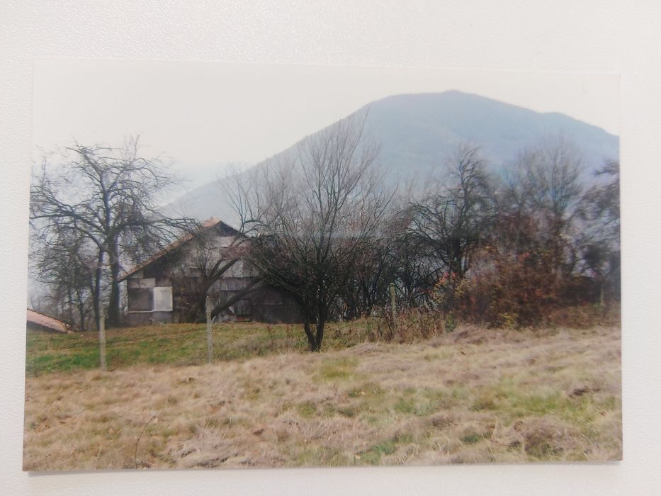 Продава къща с двор в с. Желен до гр. Своге на около 40 км. от София