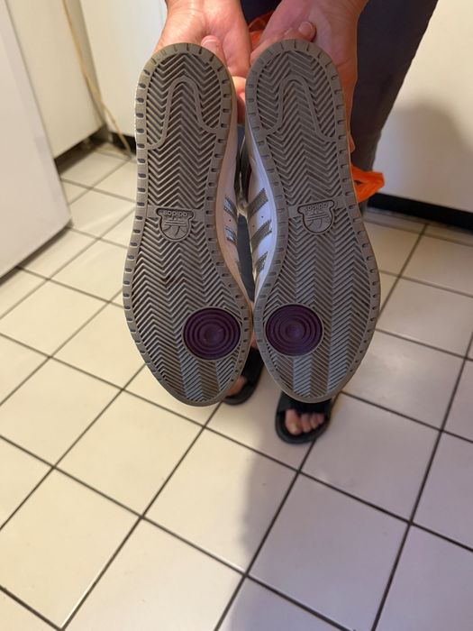 Продавам кецове Адидас
