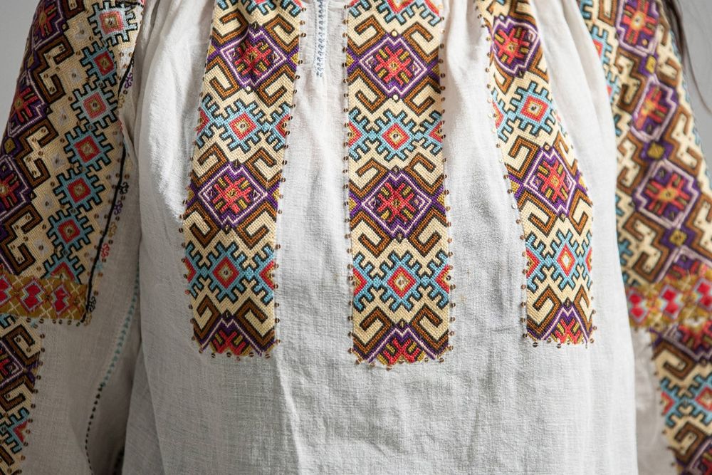 Ie/cămașă populară/traditional/cusut manual/folclor