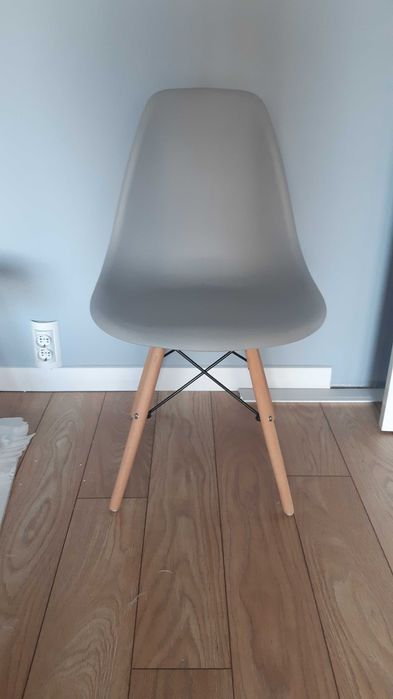 Трапезен стол Нов