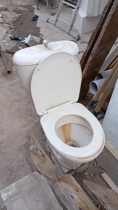 Унитаз белый  бу