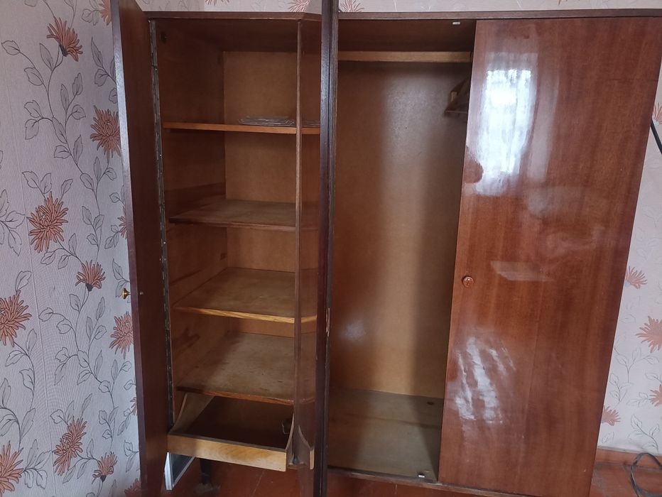 Продам шифонер советский