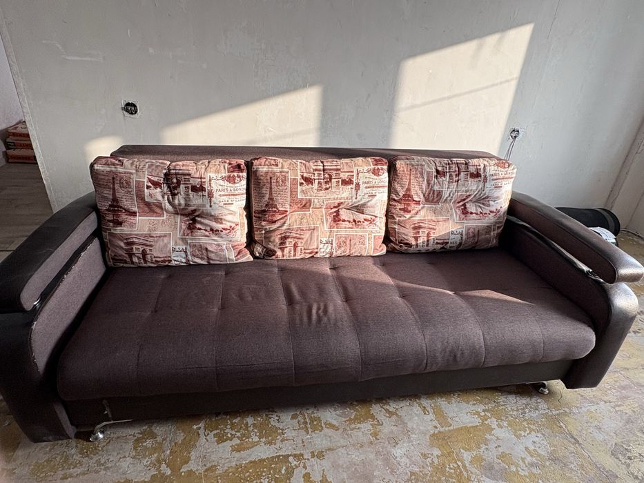 Продам диван 2,2 м..