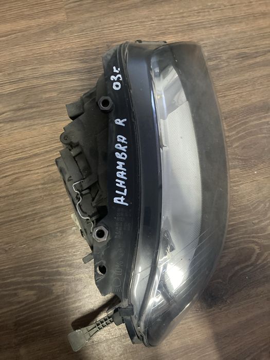 Десен фар за Seat Alhambra / Сеат Алхамбра 2003г