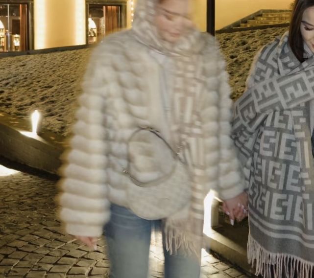 Продам эко шубу 44 размер