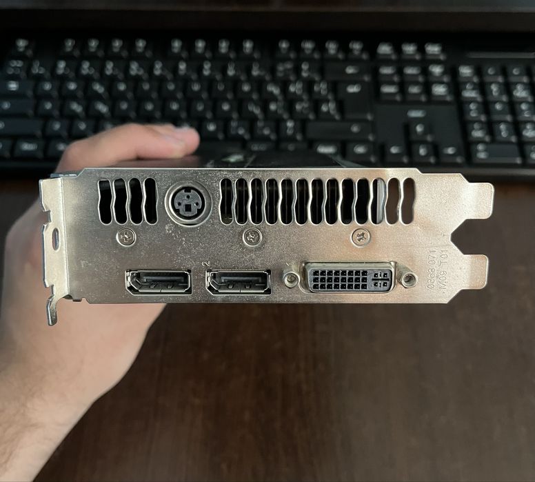 Placa video Nvidia Quadro 5000 gddr5,perfecta pentru gaming de buget