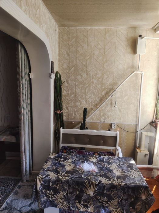 Уй сотилади 3 хонали 1 - этаж арка олди огород