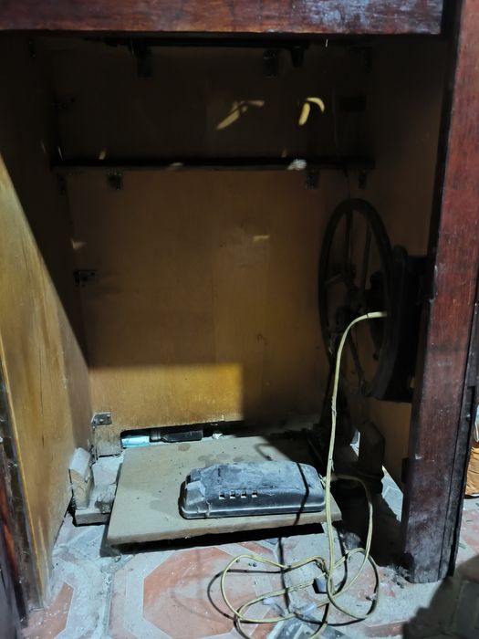 Tikuv mashinasi sotiladi