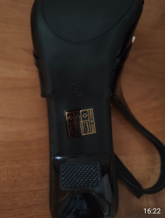 Продам туфли женские