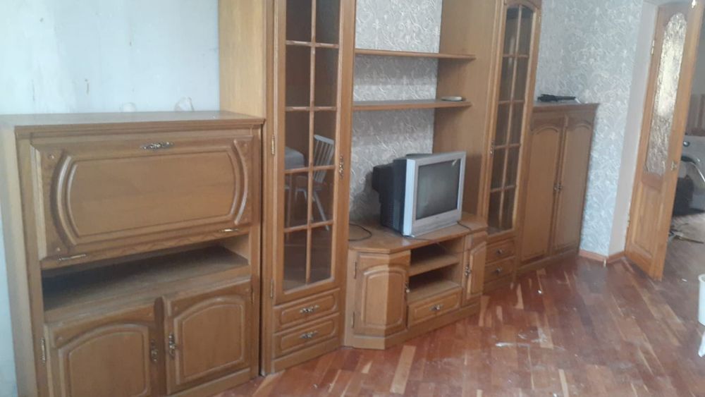 Продаю стенку в зал