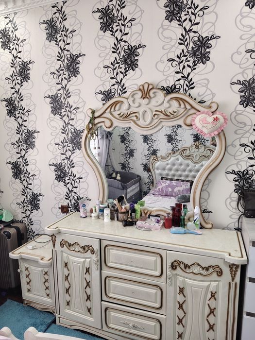 Splane mebil sotiiladi